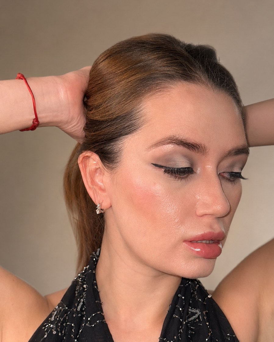 Editorial eye-makeup detail, soft smoky